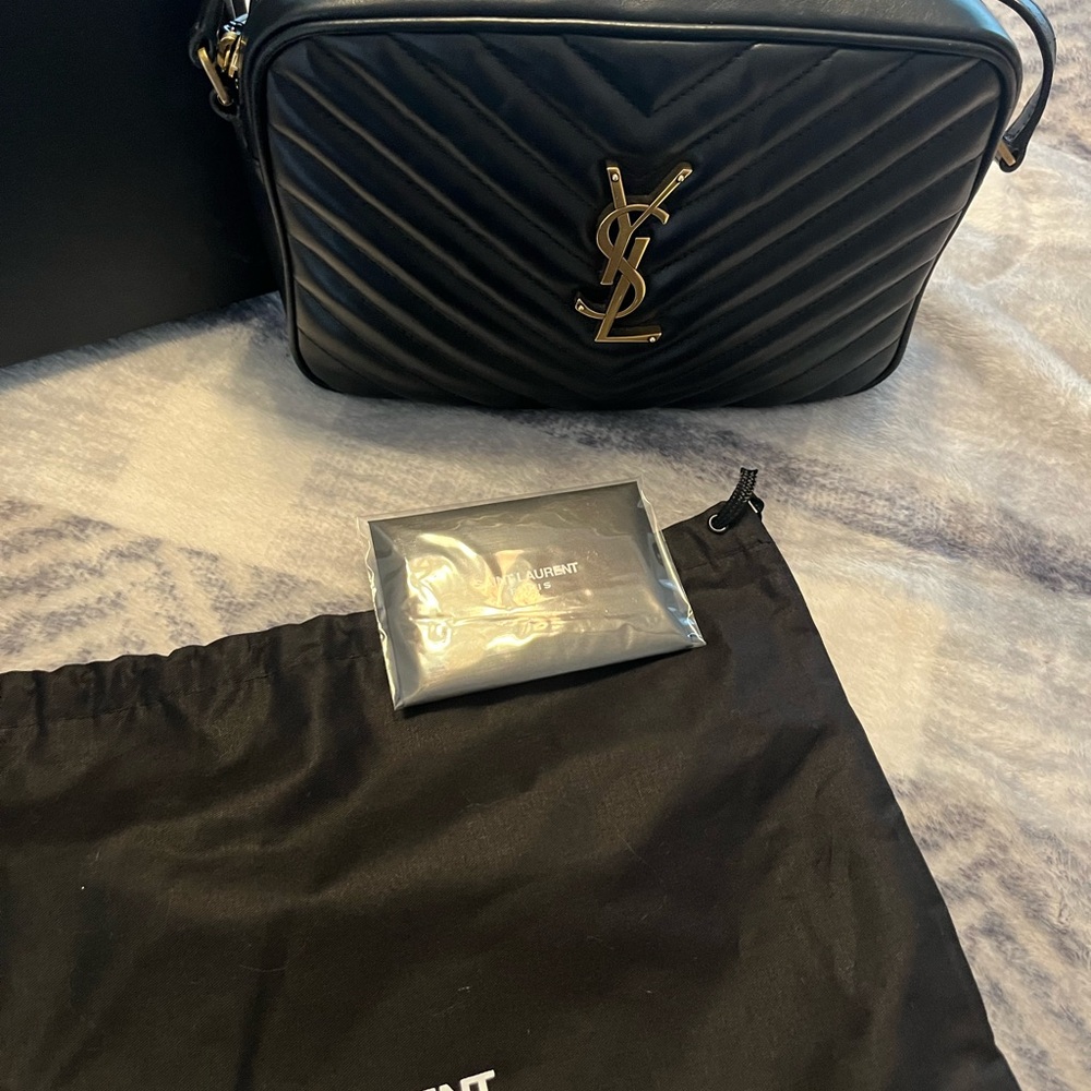Saint Laurent Black Chevron Crossbody with Gold Logo - Picture 3 of 15